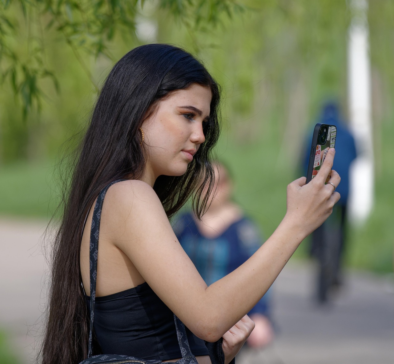 young woman, selfie, park, smartphone, outdoors, woman, selfie, selfie, selfie, selfie, selfie-7138305.jpg